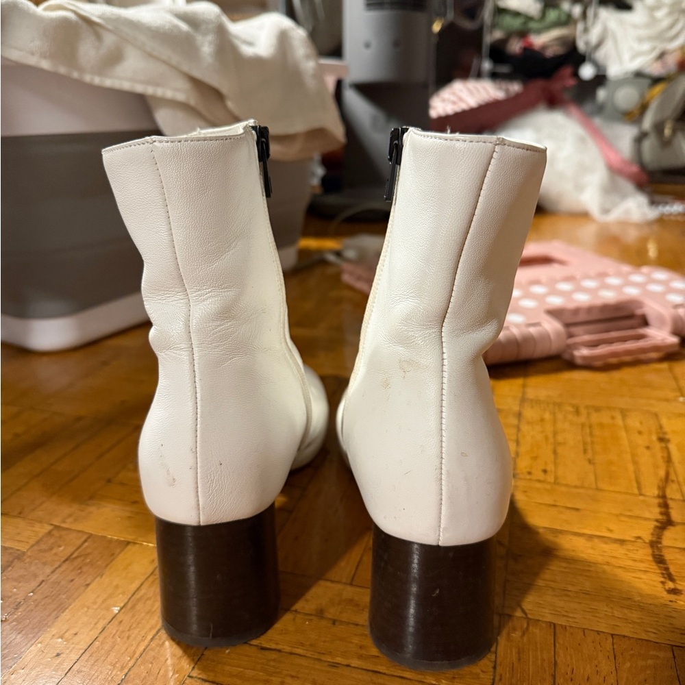 Vince size 8.5 womens Leather Boots. - Picture 3 of 9